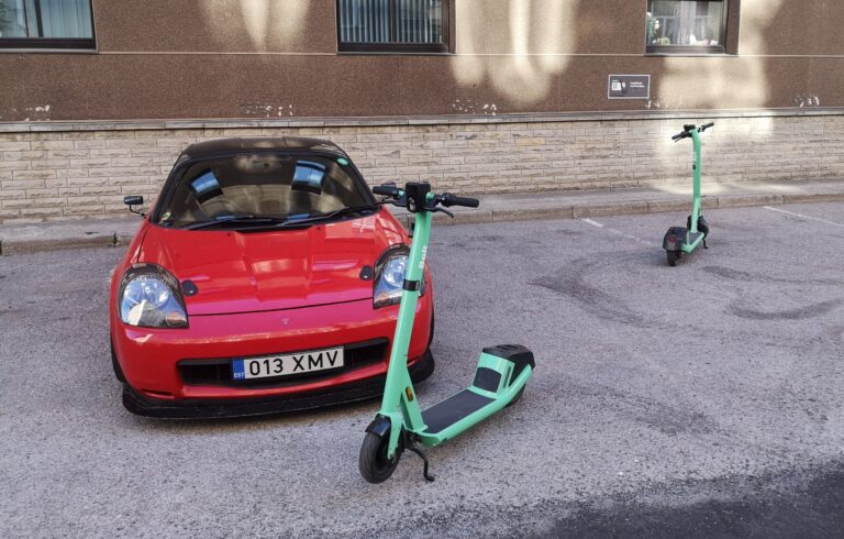 “Istmesoojenduse” 211. osa: kergliikurid liikluskindlustuse alla! Elektritõuks parkimine