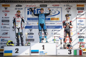 Motoringrajasõitja Hannes Soomer asub tiitlijahile uues koosseisus Hannes Soomer IDM poodiumil