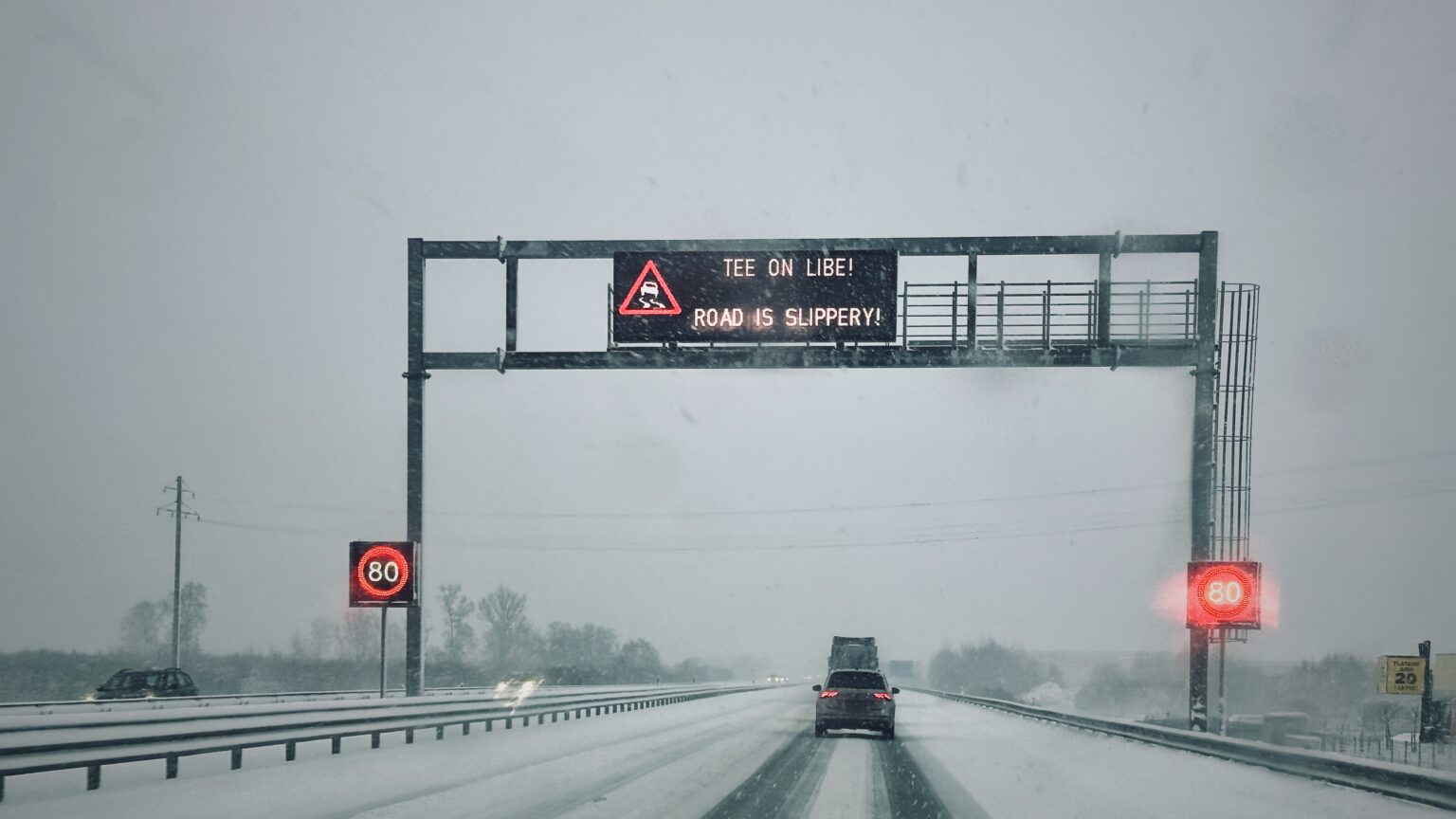 Kas teadsid? Asjad, mida talvel autosse jätta ei tohi – kui sa just katastroofi ei plaani Asjad, mida talvel autosse jätta ei tohi morgiks