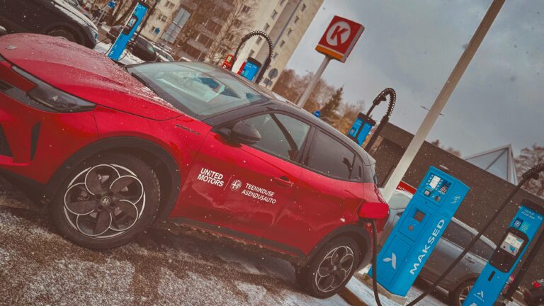 Laadimisärevus: moodne haigus, mis tabab elektriautoga sõitjaid laadimisärevus