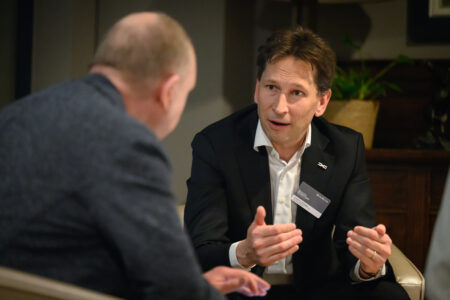 Timothy Manuel, Dacia. Dominik Kalamus