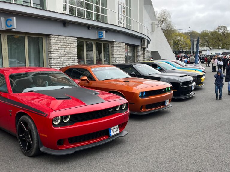 Ameerika autode huvilised avasid LauluvÀljakul hobiautohooaja Ameerika autode hooaja avamine 2025, Matten Pedak