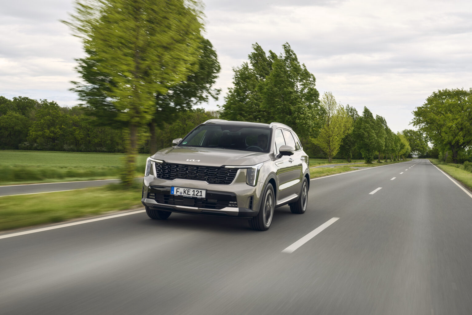 Pilk peale, käsi külge: mida kujutab endast uuendatud Kia Sorento? Kia Sorento 2025