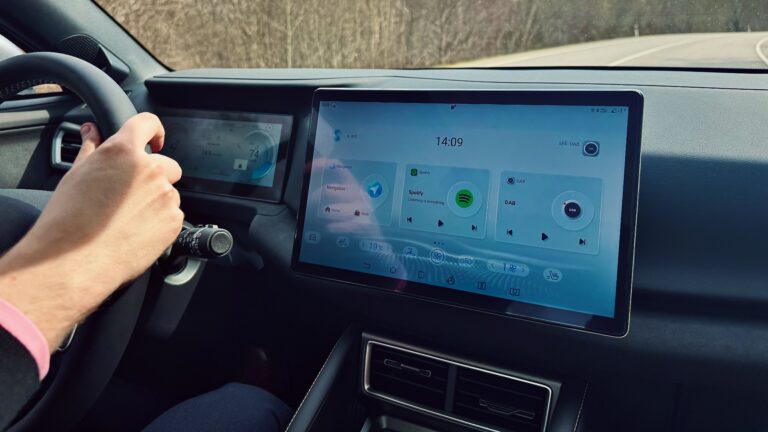 DRAAKONI AJASTU: Hiina autotootjad loobivad üksteisele kaikaid kodaratesse hiina autotootjad loobivad kaikaid kodaratesse