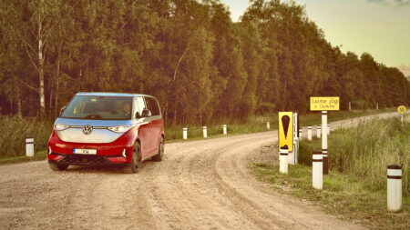 VW ID. Buzz GTX: Pilku pĂŒĂŒdev ja armutult otse ĂŒtlev kvÀÀr VW ID. Buzz GTX: Pilku pĂŒĂŒdev ja armutult otse ĂŒtlev kvÀÀr