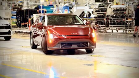 EV4 on esimene täiselektriline KIA, mis valmib Euroopas