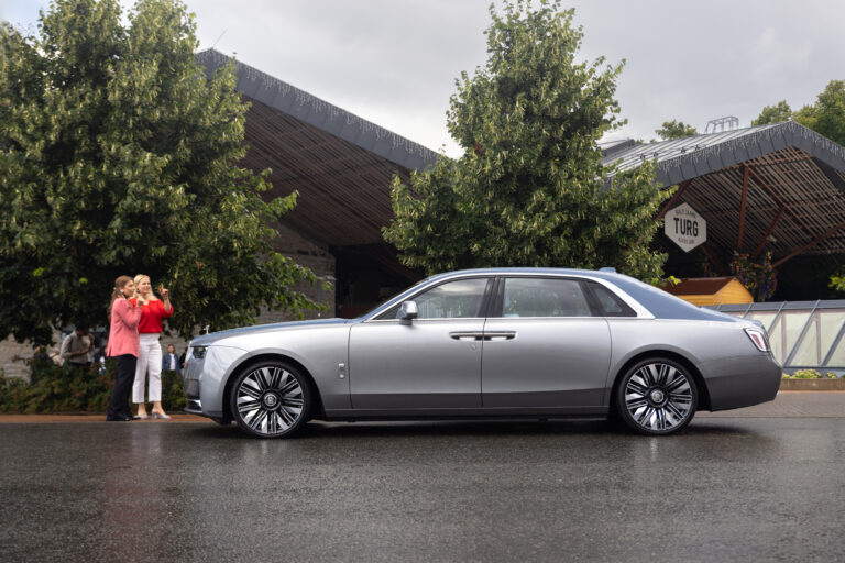 Rolls Royce Ghost – Tont daamide teenistuses