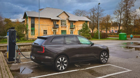 Kiirlaadijad kaupluste juures buumivad