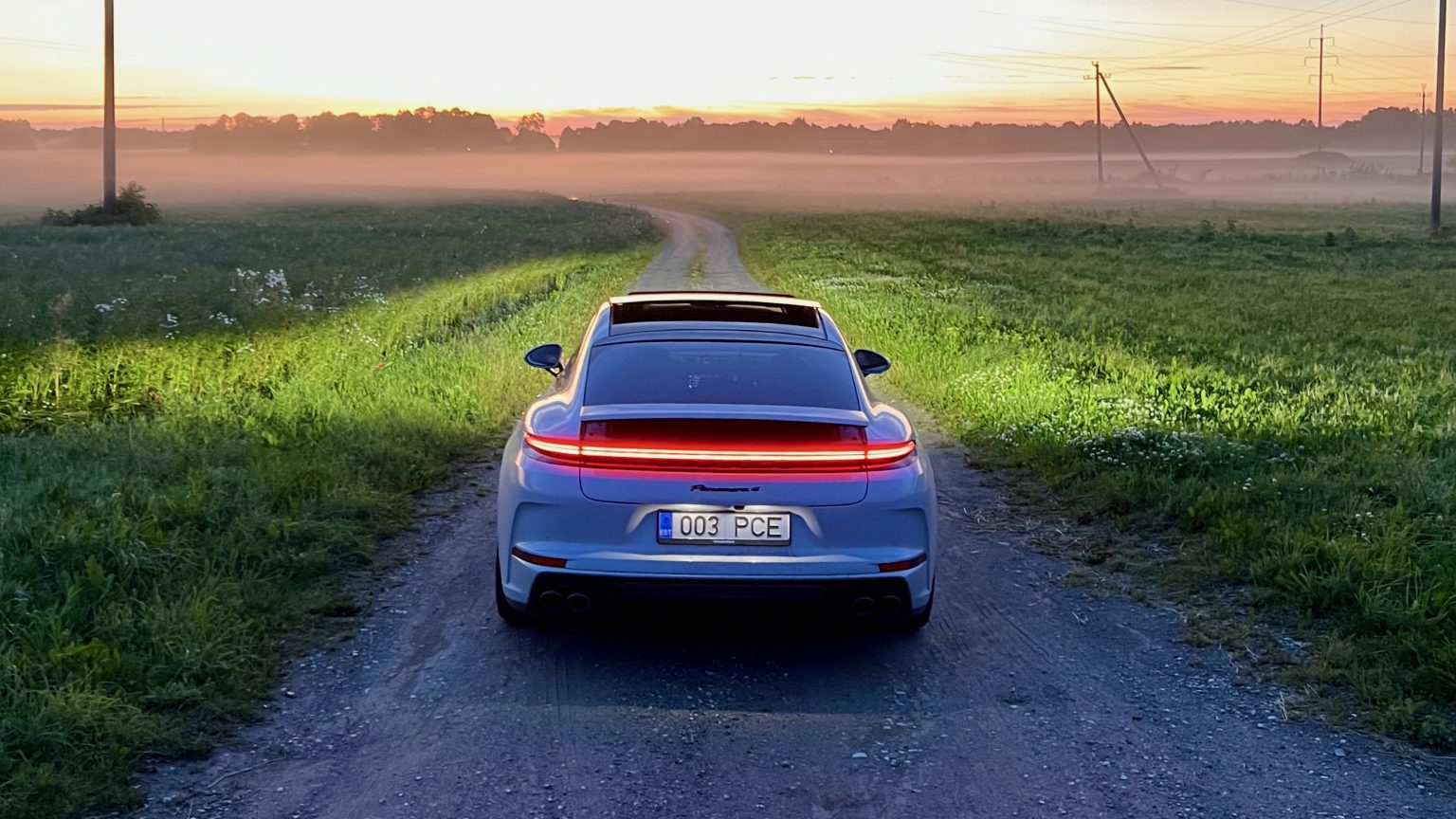 Porsche Panamera: sportsedaan, mis saab kõikjal hakkama