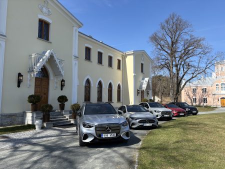 Mercedes-Benz`i uue põlvkonna elektrilised maasturid GLB ja GLC